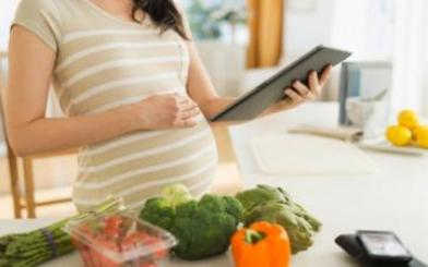 Mang thai 3 tháng đầu nên ăn gì, kiêng ăn gì để đảm bảo an toàn?