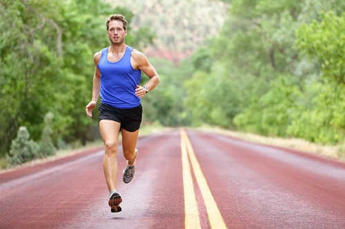 Tăng cường luyện tập thể dục thể thao giúp đẩy lùi mùi nước tiểu hôi hiệu quả