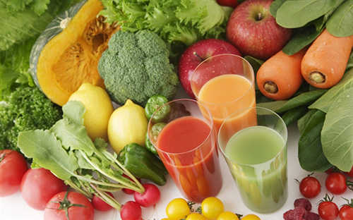 Người bệnh ăn nhiều rau củ quả, nước ép trái cây để vết thương nhanh lành